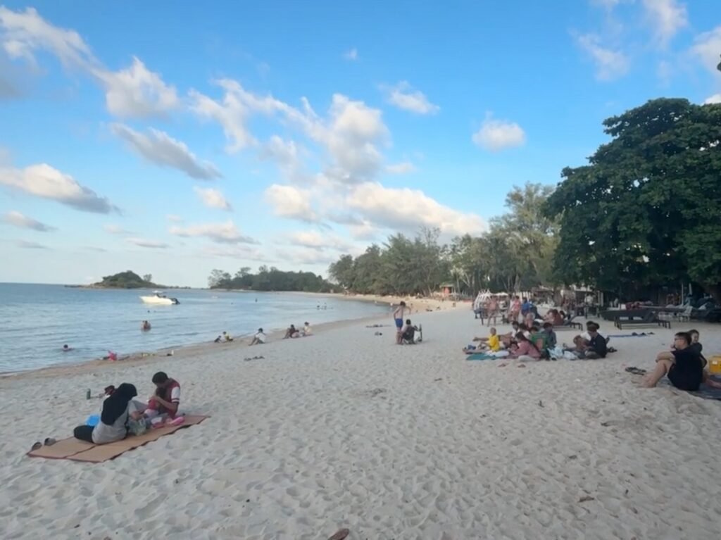 Choengmon-Beach-Article